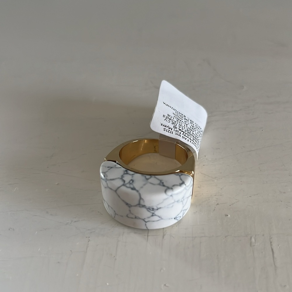 Marble Gold Tone Ring - Picture 4 of 6